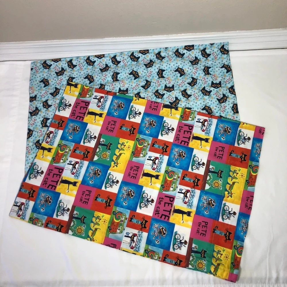 Set Of 2 Hand Made Cotton Multicolor Pet The Cat Standard Pillowcases